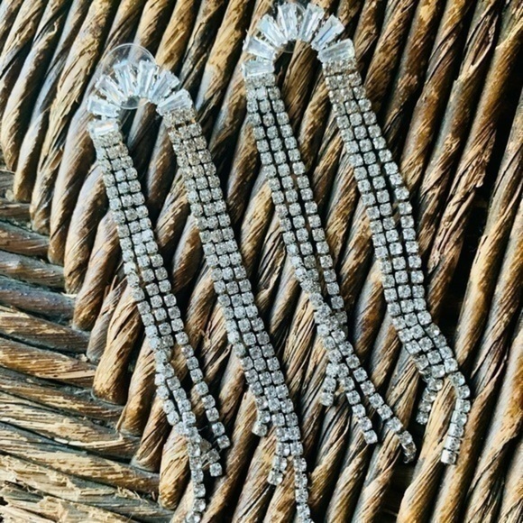✨✨Rhinestone Longline Waterfall Earrings ✨ - Picture 5 of 6